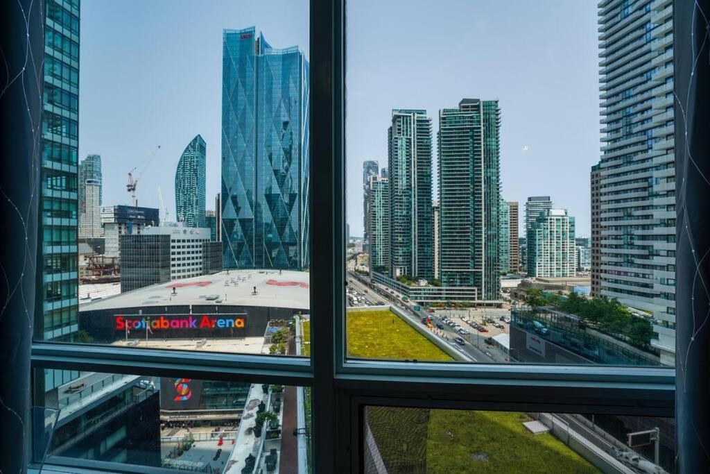 1504 Brand New Location 1br Den With Amazing View