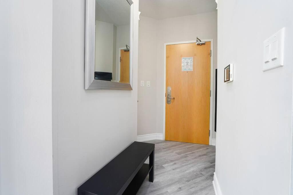 1504 Brand New Location 1br Den With Amazing View * Toronto