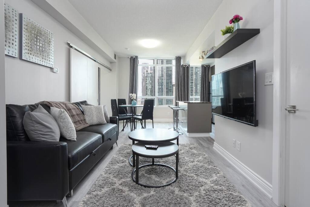 1504 Brand New Location 1br Den With Amazing View Toronto
