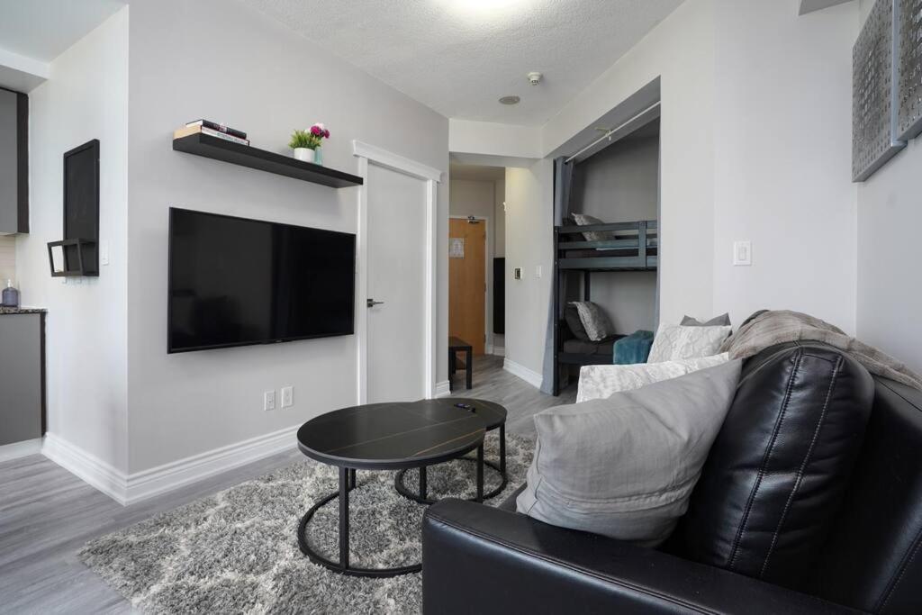 1504 Brand New Location 1br Den With Amazing View * Toronto